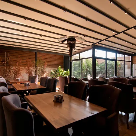 Pruva Hotel 3*